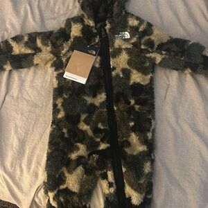 The North Face Kids Green and Black Camo Footie